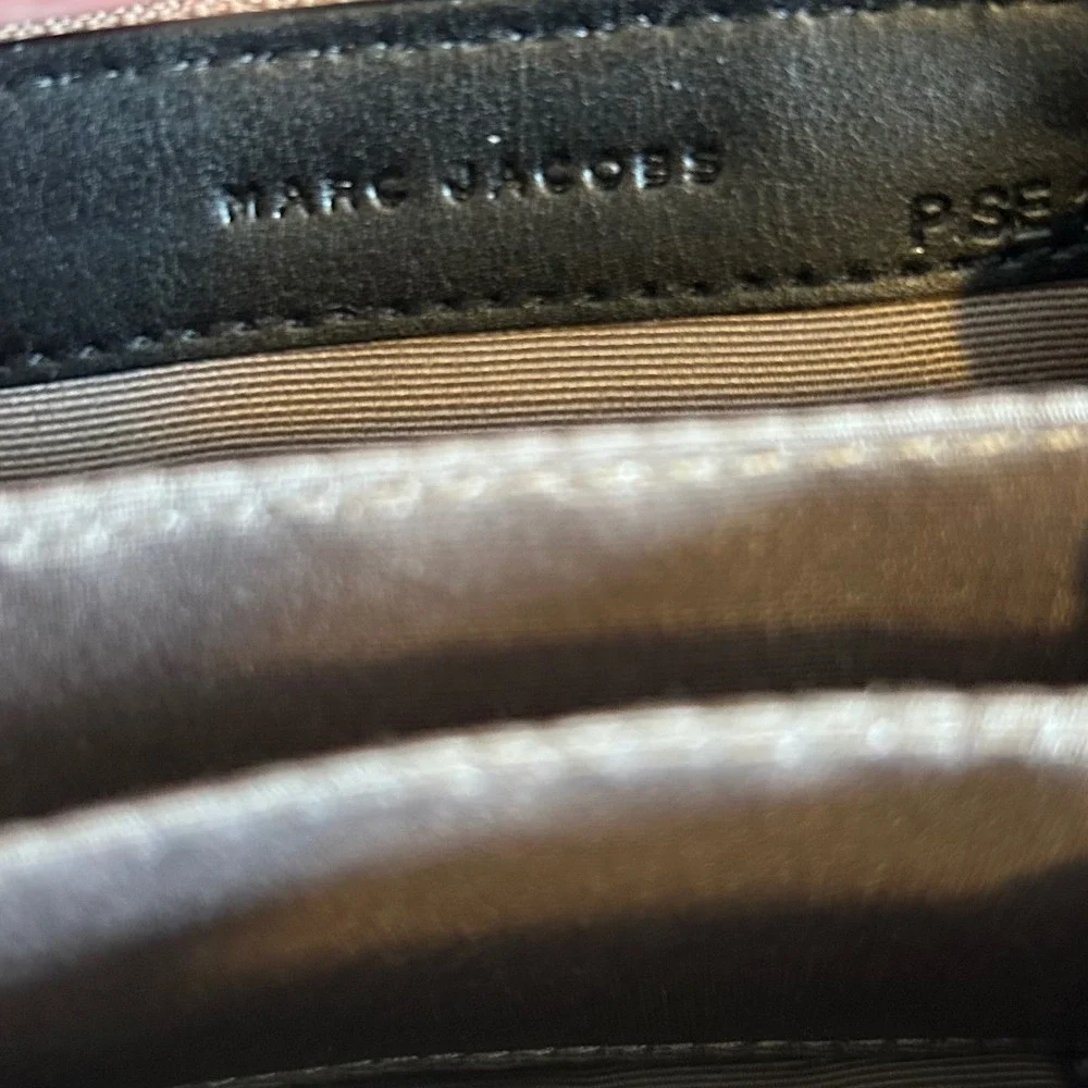 Marc Jacobs Beige Pebbled Leather Small Zip Around Wallet Coin Purse Snap Pocket